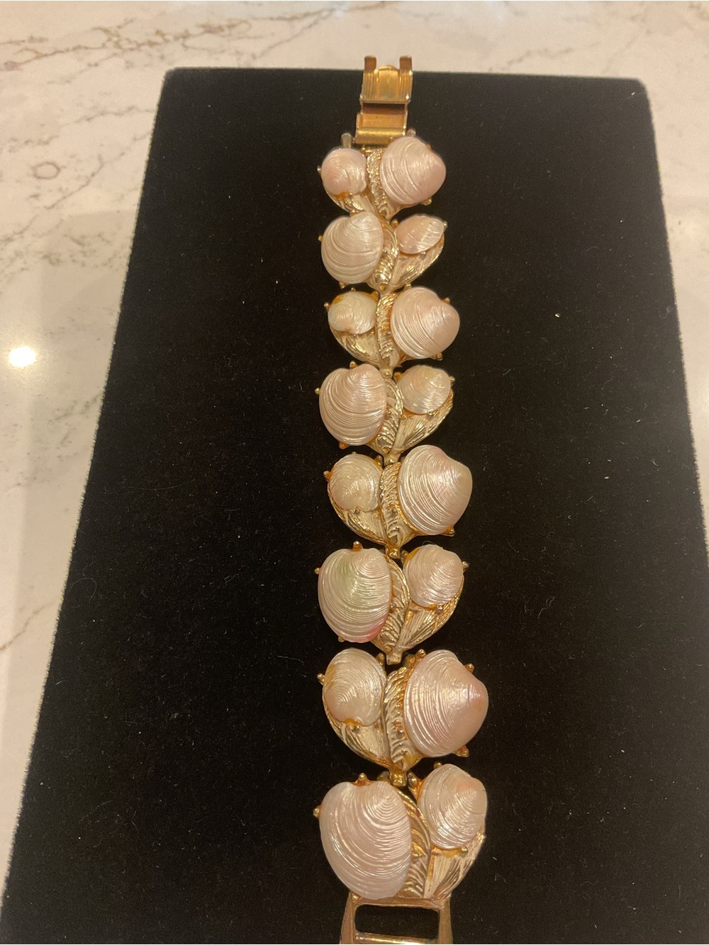 Vintage CAPRI Gold-Plated Pink Shell Link Bracelet - Picture 5 of 5